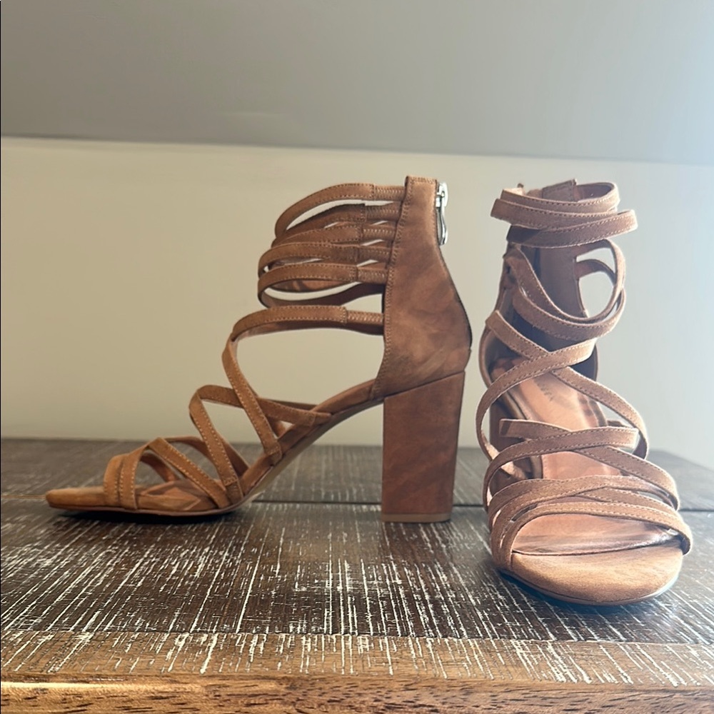 NWOT ~ Halogen Nordstrom Suede Strappy Sandal ~ Caramel ~ 8
